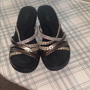 Skechers slide on Size 9